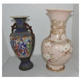 Oriental lot of 2 vases, various condition