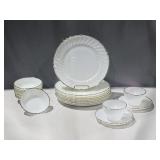 Anchor Hocking Suburbia Dishes: 8 dinner plates,