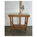 Tail top short side table