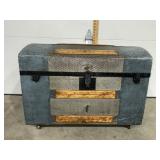 Humpback trunk on casters