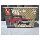AMT 1966 Olds 4-4-2 Scale 1:25