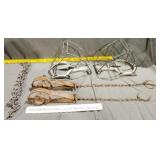 (2) Leg Traps & (2) Mole Traps