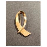 14 karat yellow gold broach pin .