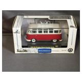 M2 Machines 1960 Volkswagen Microbus Deluxe -New