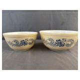 (2) Pyrex ï¿½Homesteadï¿½ Mixing Bowls 1.5qt &