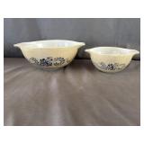 (2) Pyrex Homestead Mixing Bowls 2.5Qt & 1.5Pt