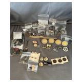 Costume Jewelry Mary Kay, College Pins, Buttons