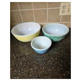Pyrex Nesting Bowls