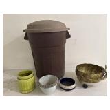 Rubbermaid Plastic Trash Can/Lid & 4 Flower