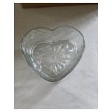 (46) Glass Heart Dishes