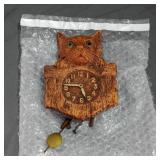 Vtg lux cat on the fence pendulum clock w key