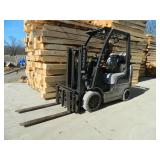 Nissan 3200lb LP forklift w/ fork positioners
