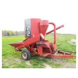 Farm Hand 822 grinder mixer w/ hyd. auger