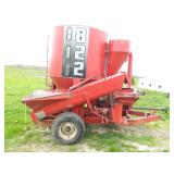 Farm Hand 822 grinder mixer w/ hyd. auger