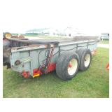 New Idea 3739 manure spreader
