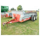 New Idea 3739 manure spreader