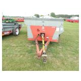 New Idea 3739 manure spreader