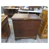 VINTAGE WEST BRANCH CEDAR CHEST