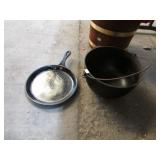 CAST IRON SKILLET & POT