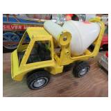 1975 GABRIEL TOY CEMENT MIXER