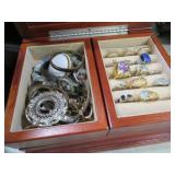 COSTUME JEWEL & BOX