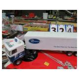 TOY ROSES TRACTOR TRAILER