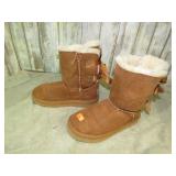 UGG BOOTS -- CHILDS 11