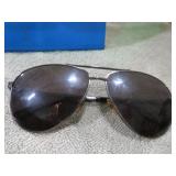 RAYBAN CASE W/ SUNGLASSES --MARKED GUCCi