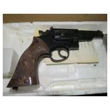 VINTAGE CROSMAN 38C Co2 PELLET PISTOL --UNTESTED