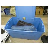 STORAGE TUB & 3 MOVING BLANKETS