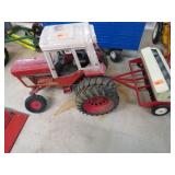 DIECAST INTERNATIONAL 1586 TRACTOR & PLANTER