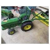 DIECAST JOHN DEERE 950 TRACTOR & HAY RAKE