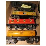LIONEL 1668 MODEL TRAIN ENGINE & CARS
