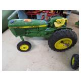DIECAST JOHN DEERE 2440 TRACTOR