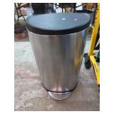 STEP TRASH CAN