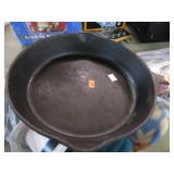 CAST IRON SKILLET -- 9 1/2"