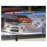 HOTWHEELS NASCAR SHOWDOWN SLOT CAR TRACK SET