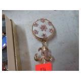 LOCKET PIN W/ OLD PHOTOGRAPHS