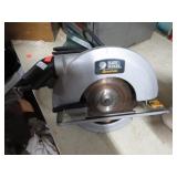 BLACK & DECKER CIRCULAR SAW