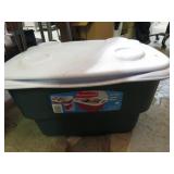 RUBBERMAID COOLER