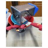 STRAINERS, GRATER & KNIVES