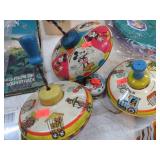 MICKEY MOUSE, ETC SPINNERS & FRED FLINTSTONES YOYO