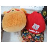 ROBLOX HAT & SQUISHMALLOWS PLUSH TOY