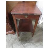 MAHOGANY END TABLE W/ DRAWER