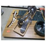 CHEESE BOARD & UTENSILS