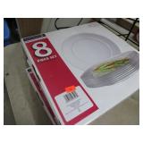 24-- NEW-- GLASS  PLATES IN BOX