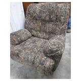 REALTREE CAMO RECLINER -- GOOD CONDITION