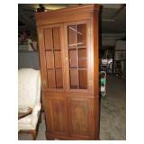 VINTAGE MAHOGANY CORNER CABINET / CUPBOARD