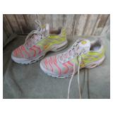 NIKE TN AIR SHOES -- 8