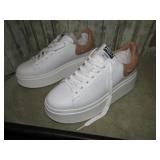 NEW-- LIFT SNEAKERS -- 40